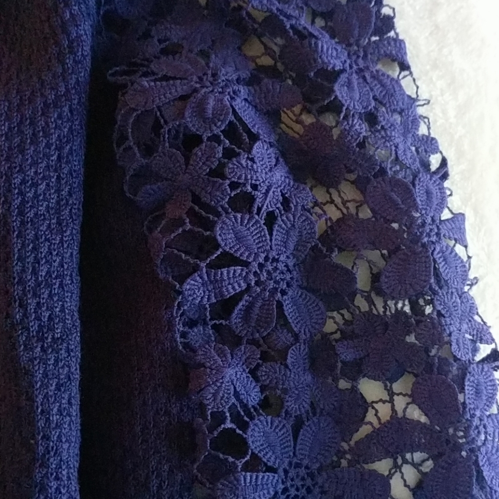 Elfun Sweater - Picture 3 of 3